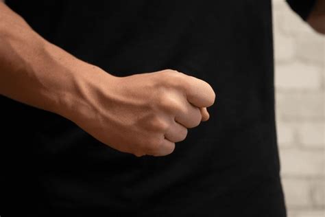 Aggressive Body Language 的图像结果