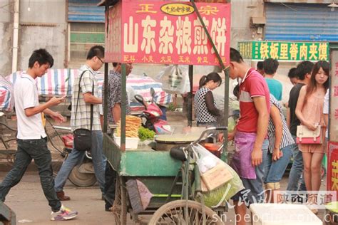 西安街头流动饮食现状调查:需求刺激流动摊位井喷_陕西频道_凤凰网