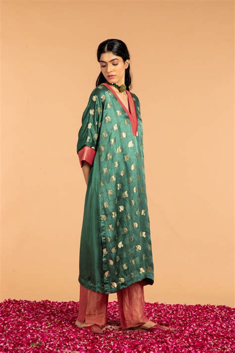 HARA GULAB CHOGA – Vasstram