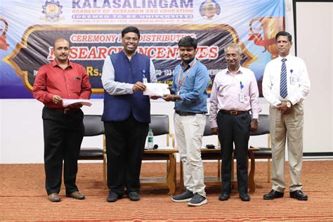 Research Incentive · Top 10 Best Private Universities in India 2022 %