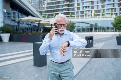 Old Businessman 的图像结果