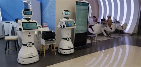 自助智能柜台——银行迎宾机器人_杭州国辰机器人科技有限公司