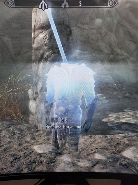 The headless horseman left his horse. : r/skyrim