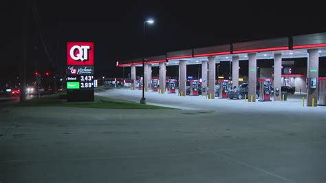 Man charged after woman injured in robbery at QuikTrip | ksdk.com