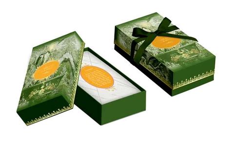 Buy gold makeup this Akshay Tritiya | Femina.in