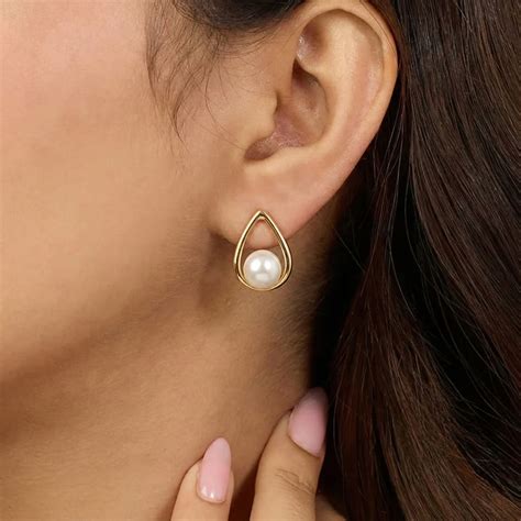 Teardrop Pearl Frame Studs – IIRAYA JEWELS