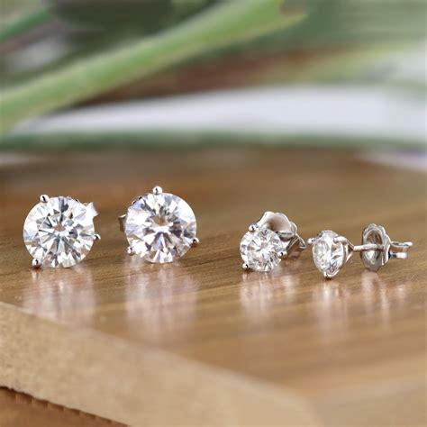 What is an Ideal Size for Diamond Stud Earrings? - DiamondStuds News ...