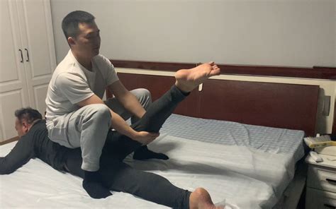 在海南三亚打工的按摩技师杨大根泰式拉伸的自拍-健康视频-搜狐视频