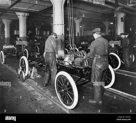 Ford Factory Assembly Line 的图像结果