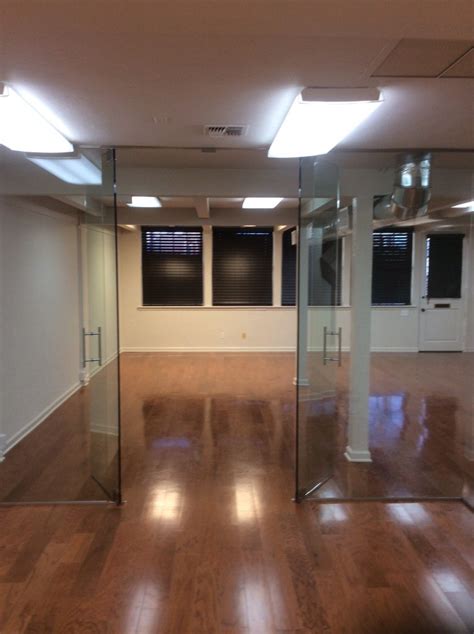 Storefront Window Installation 的图像结果