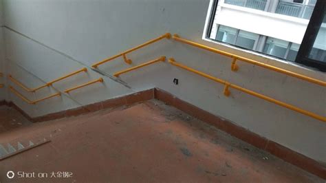医院走廊扶手pvc扶手防撞扶手一般是要安装多高