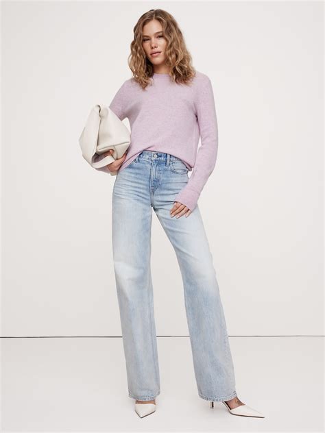 Lightweight Cashmere Crew-Neck Sweater | Banana Republic