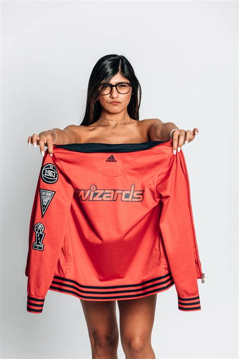 Total Frat Move na Twitterze: "Mia Khalifa joins our sports podcast ...