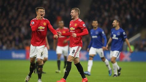 Everton Holds Manchester United to Thrilling 2-2 Draw as Premier League ...