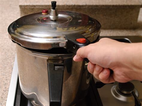 How to Use Pressure Pro Cooker Buttons 的图像结果