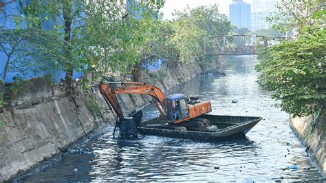 Mumbai News: BMC Races To Complete Desilting As Monsoon Nears; 417 ...