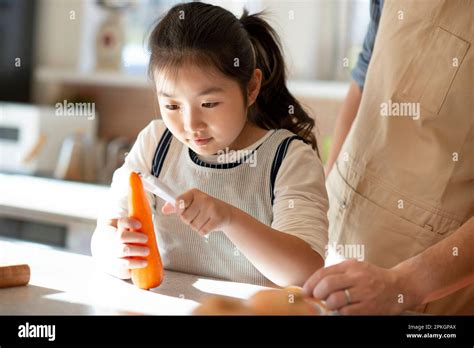 Child Cooking 的图像结果