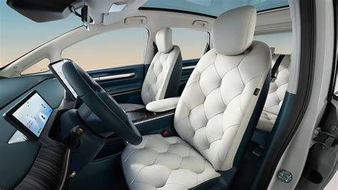 Cheap! Cheerful! Chinese!? Baojun Cloud (Yun Duo) vs. iCar 03 vs. America