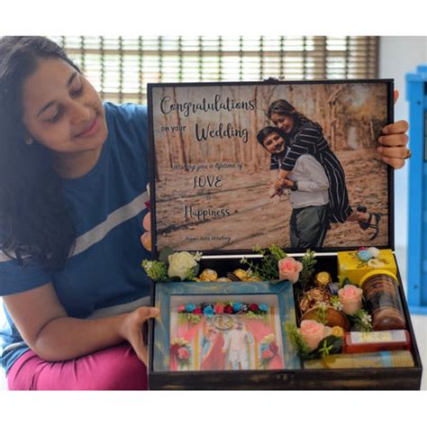 PERSONALIZED WEDDING HAMPER – CraftingTale