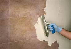 togliere piastrelle bagno rifare il bagno senza togliere le piastrelle e con piccoli togliere piastrelle bagno rifare il bagno senza togliere le piastrelle e con piccoli