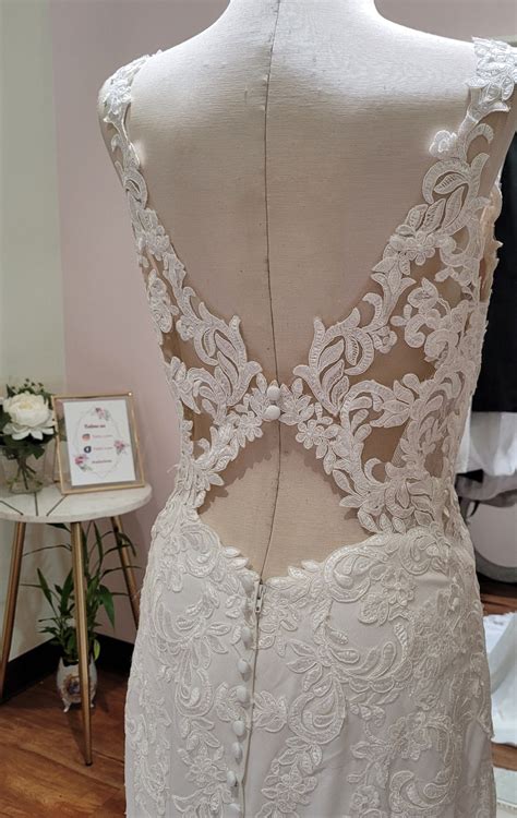 Beautiful lace – Wedding dress tailoring • Wedding dress Redesign • Bustles