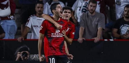 Carlos Fernández brilla y se reencuentra en el Mirandés