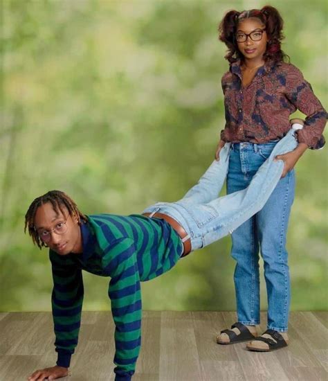 Pin by Yoso on lovez. | Funny couple poses, Group picture poses, Funny ...