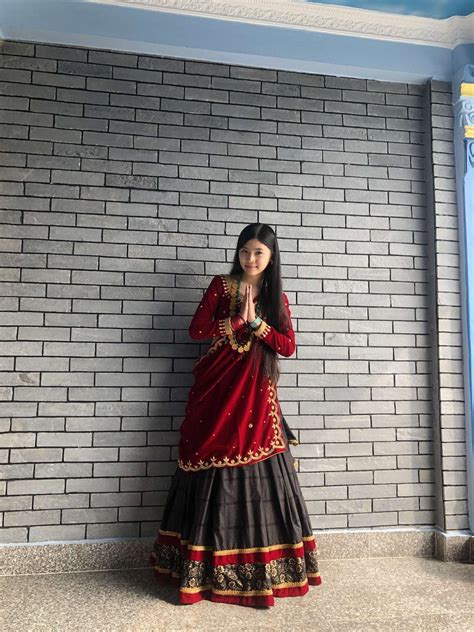 Pin by Ly VDB on HIMALAYAS 🇳🇵🇧🇹 🇮🇳 | Gurung dress, Cute long sleeve ...