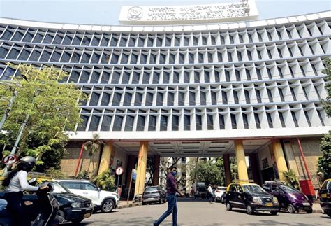 LIC policyholders can deposit maturity claim documents anywhere in ...