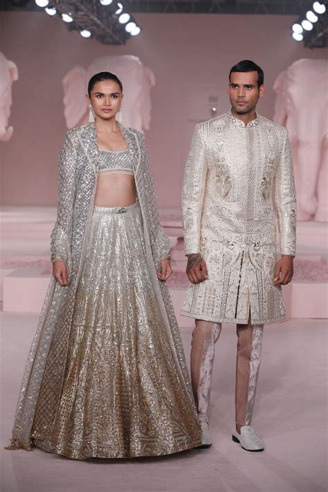 Falguni Shane Peacock celebrates cultural exchange in a Renaissance era ...