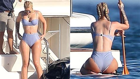 Iggy Azalea luce sus curvas en un sexy bikini durante sus vacaciones en ...
