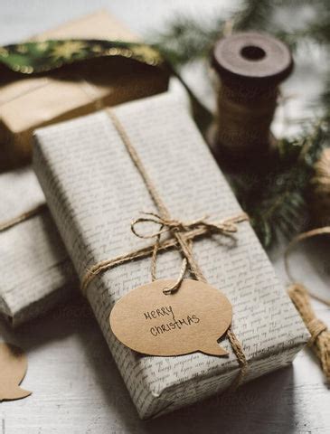 Upcycled Gift Wrapping ideas for Christmas – REFASH