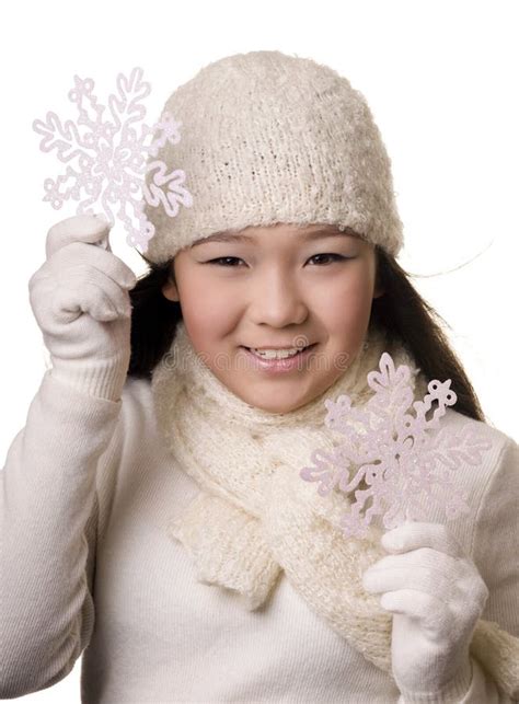 相当青少年的女孩穿温暖的冬天衣裳 库存图片. 图片 包括有 衣裳, 休闲, 表面, 背包, 秋天, 头发 - 83748173