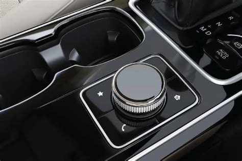 Mahindra XUV700 AX7 7Str Diesel AT AWD On-Road Price and Offers in ...