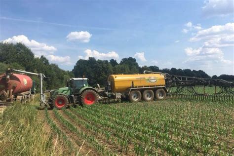 John Deere 5125 R: Im Einsatz mit einem Güllefass von Hadorn ...