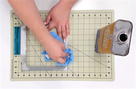 How to Clean Machine Embroidery Hoops 的图像结果