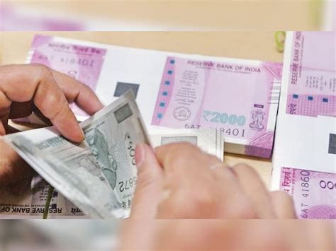 Dollar Vs Indian Rupee Indian rupee moves forward to become ...