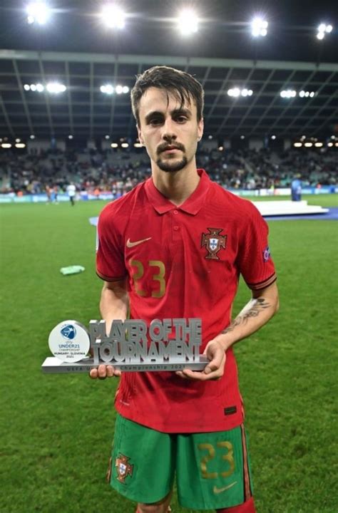 官方：葡萄牙中场法比奥-维埃拉当选U21欧青赛最佳球员_PP视频体育频道