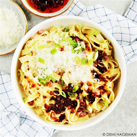 Pasta carbonara met chili olie en stoofde prei - StudioKOOK