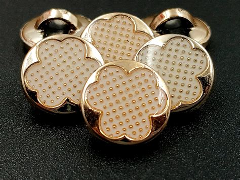 Golden Clover Luxe 20L Polyester Buttons