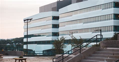 Empty Building Space 的图像结果