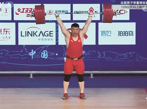 唐山籍运动员张喜亮在全国举重锦标赛上力夺一金一银