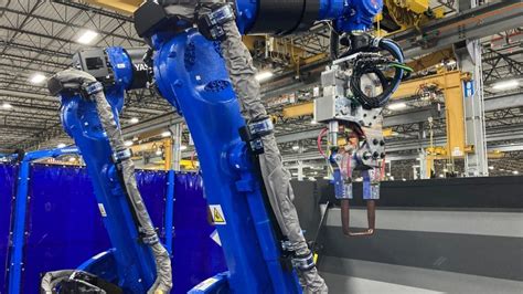 Assembly Line Robotic Spot Welding 的图像结果