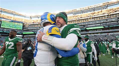 Steve Young compared Matthew Stafford and Aaron Rodgers in this way