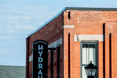 Corner Building Signs 的图像结果