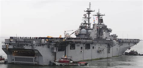 LHD-3 USS Kearsarge Wasp class Amphibious Assault Ship p2
