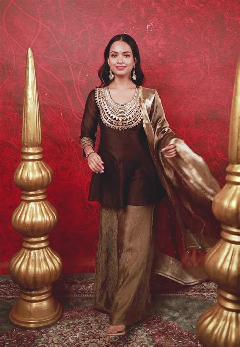 Label Nobo: Clothing brand by Nupur Sanon – Nobo