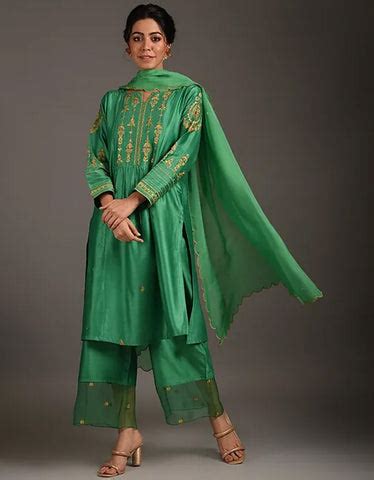 The Untold Story Of The Art Of Zari: Making, History, & Evolution ...
