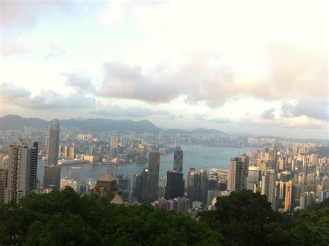 【携程攻略】香港太平山顶景点,去香港玩真的很推荐要去太平山顶，只有上到了山顶，才能看到整个香港…