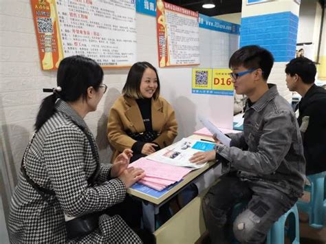 郑州重点工业企业春季招聘会来了！一上午就有近千人找到工作-大河新闻